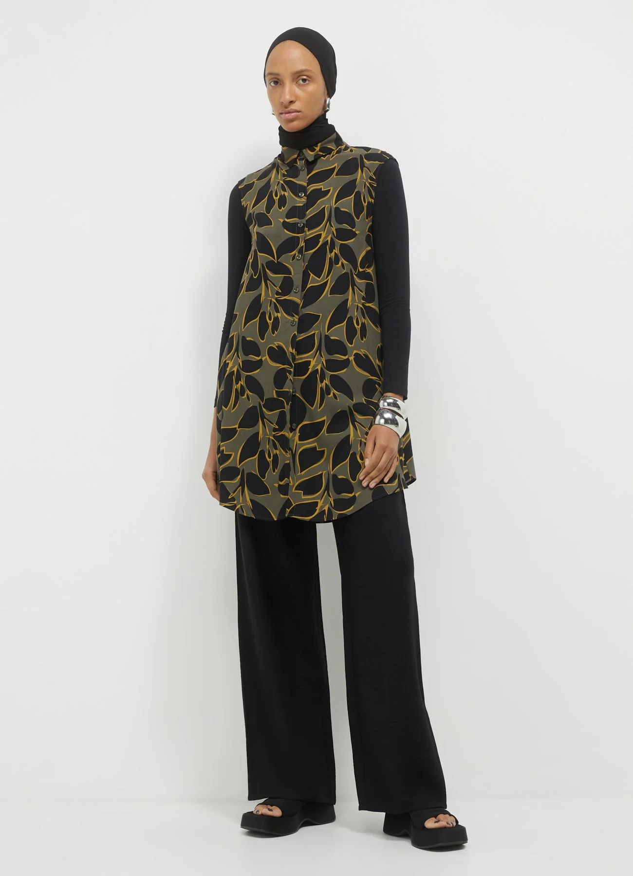 Camicia smanicata lunga a fantasia