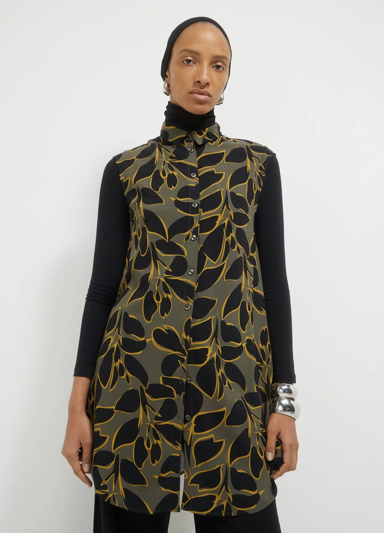 Camicia smanicata lunga a fantasia - Image 3