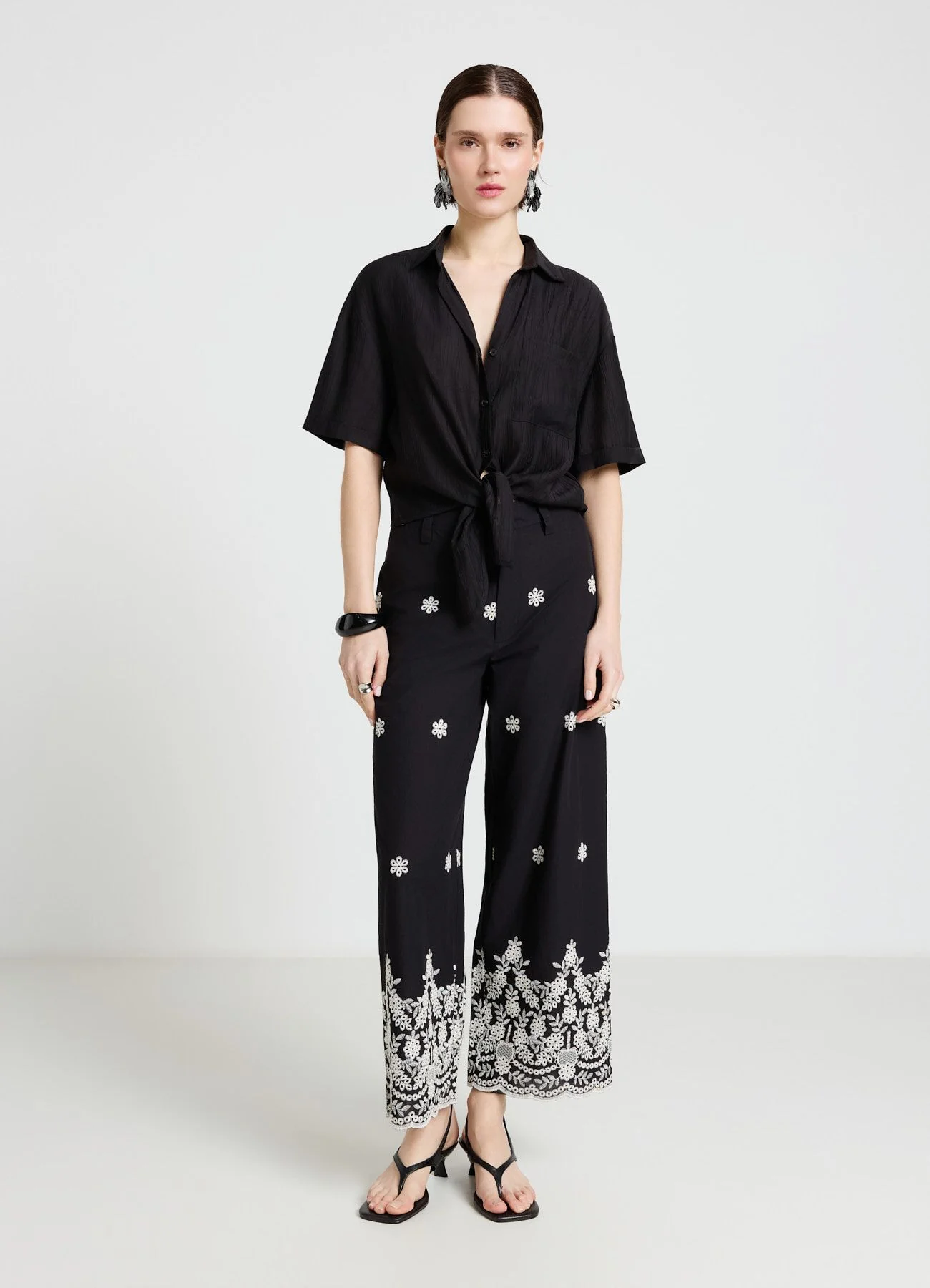 Camicia tinta unita con nodo