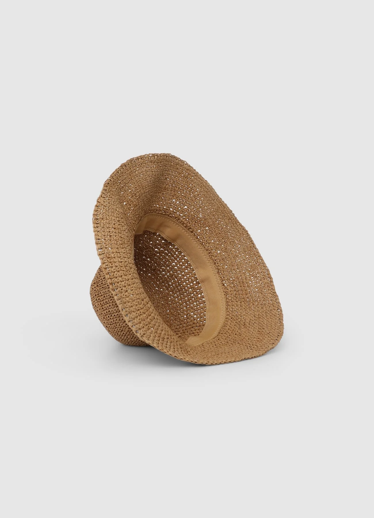 Cappello pescatore in simil paglia con conchiglie