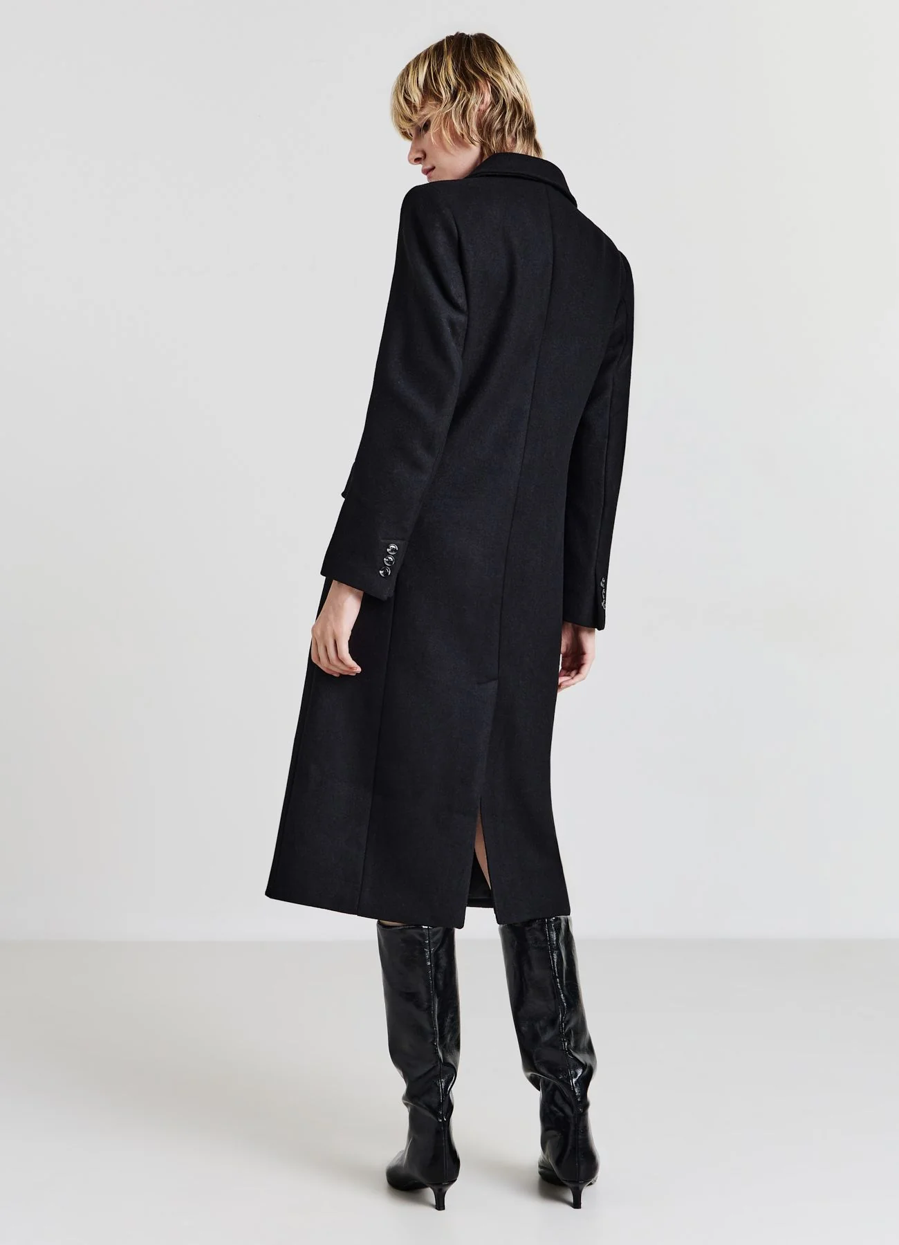 Cappotto doppiopetto tinta unita - Image 4