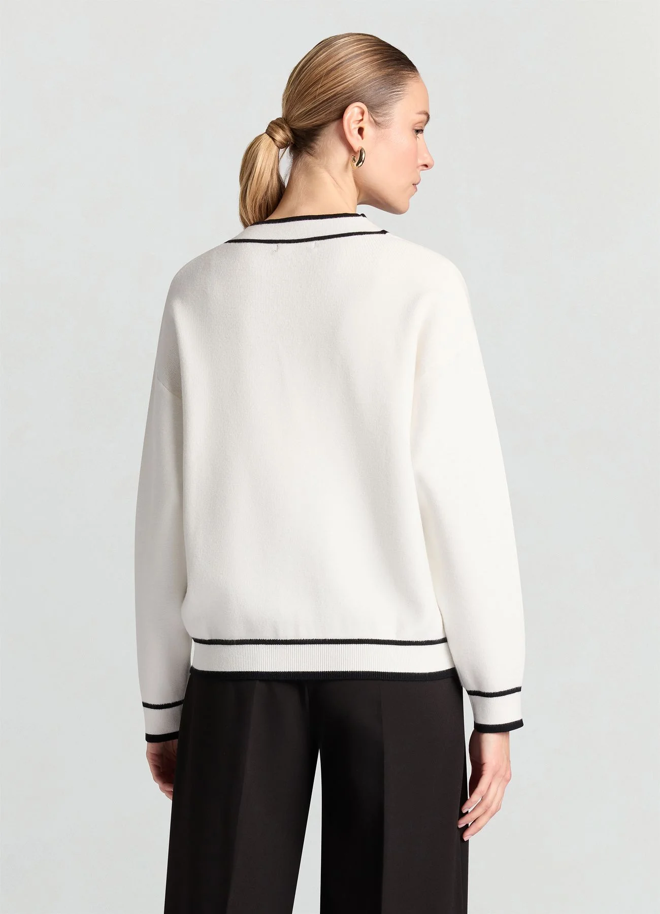 Cardigan con profili a contrasto e scollo a V