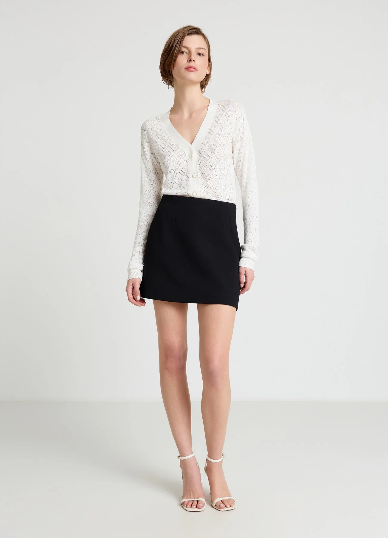 Cardigan con scollo a V e bottoni - Image 3