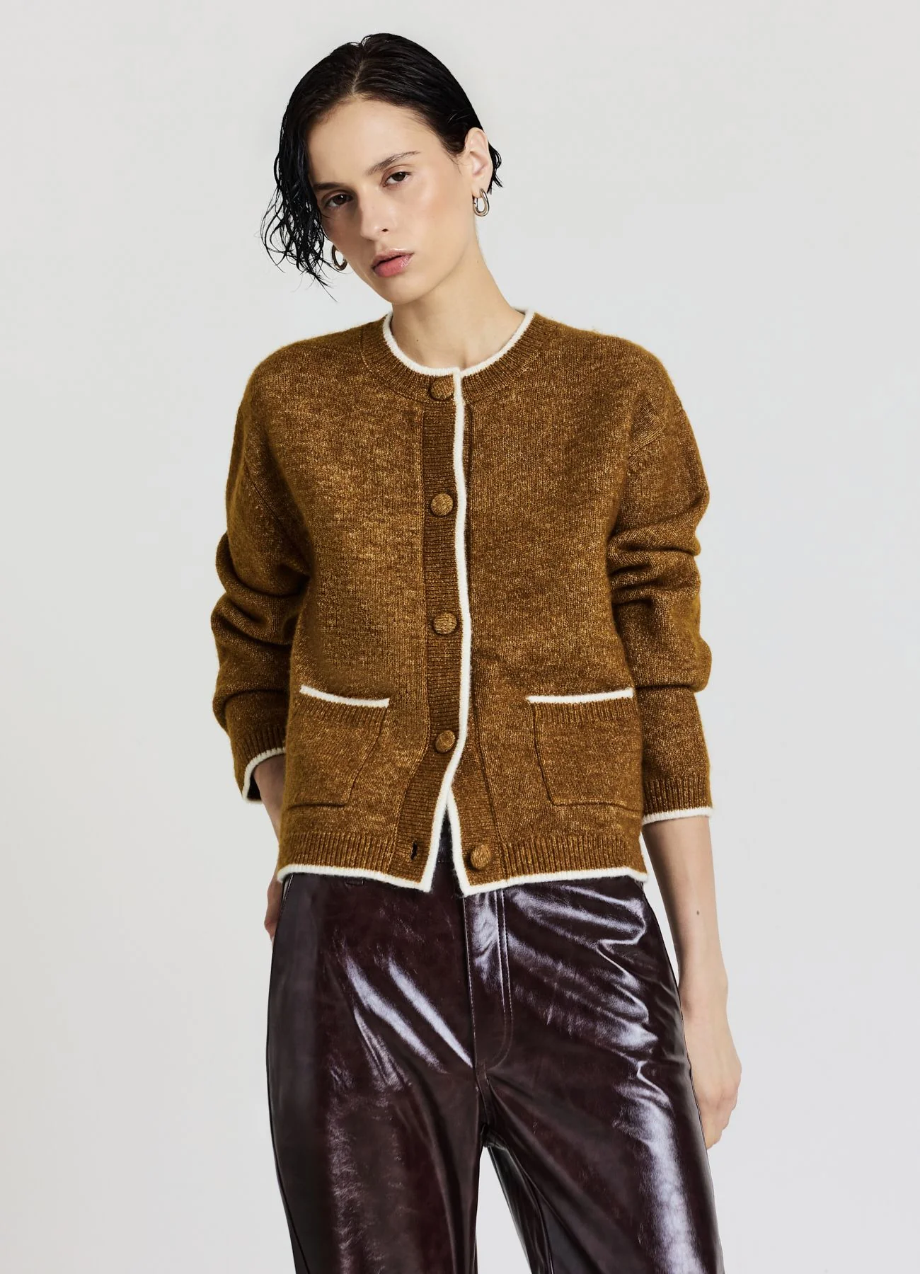 Cardigan girocollo con profili
