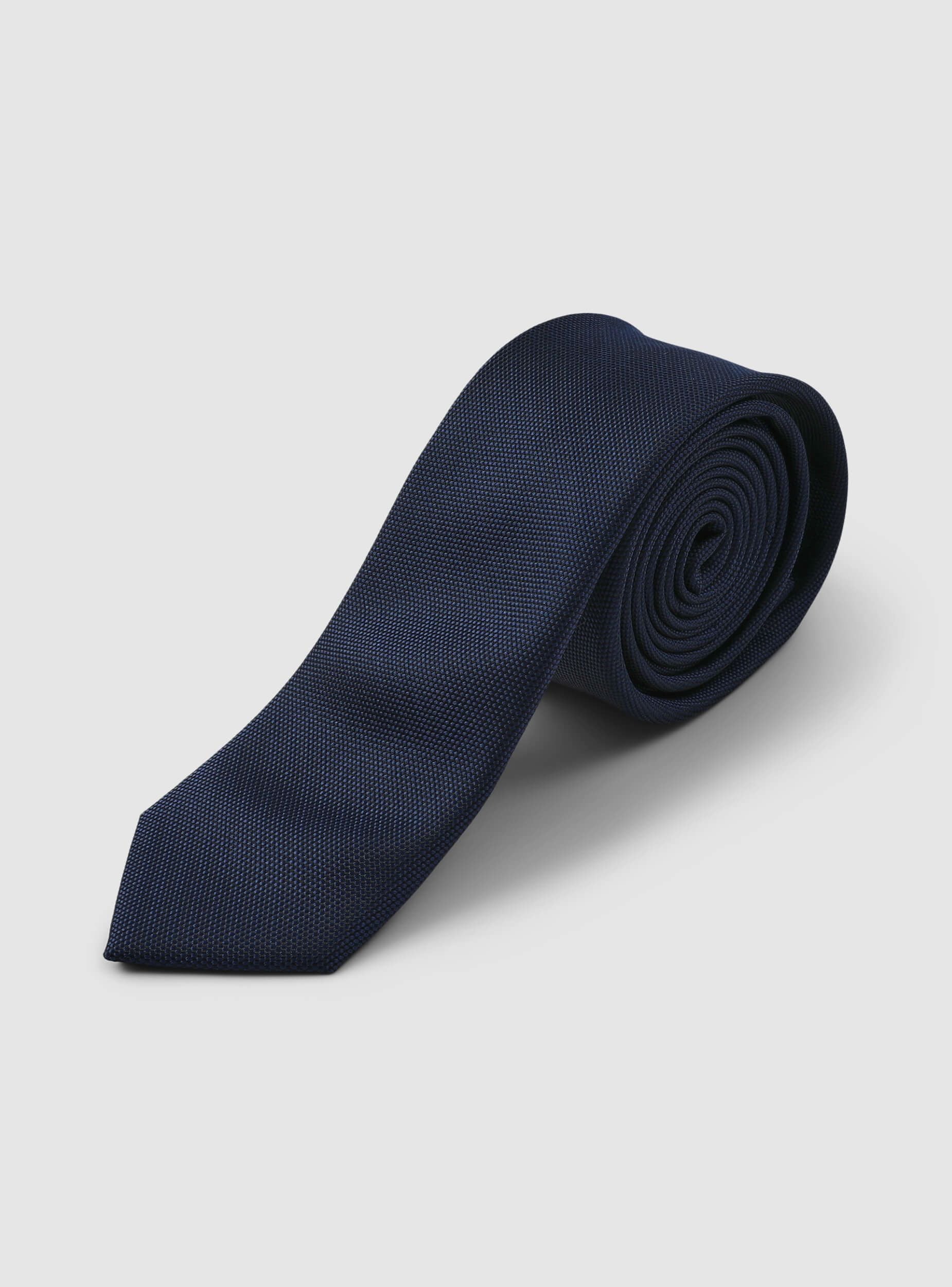 Cravatta tinta unita elegante