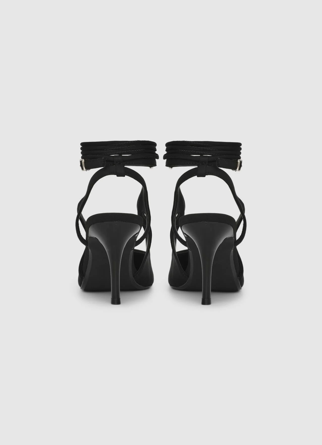 Décolleté slingback allacciata