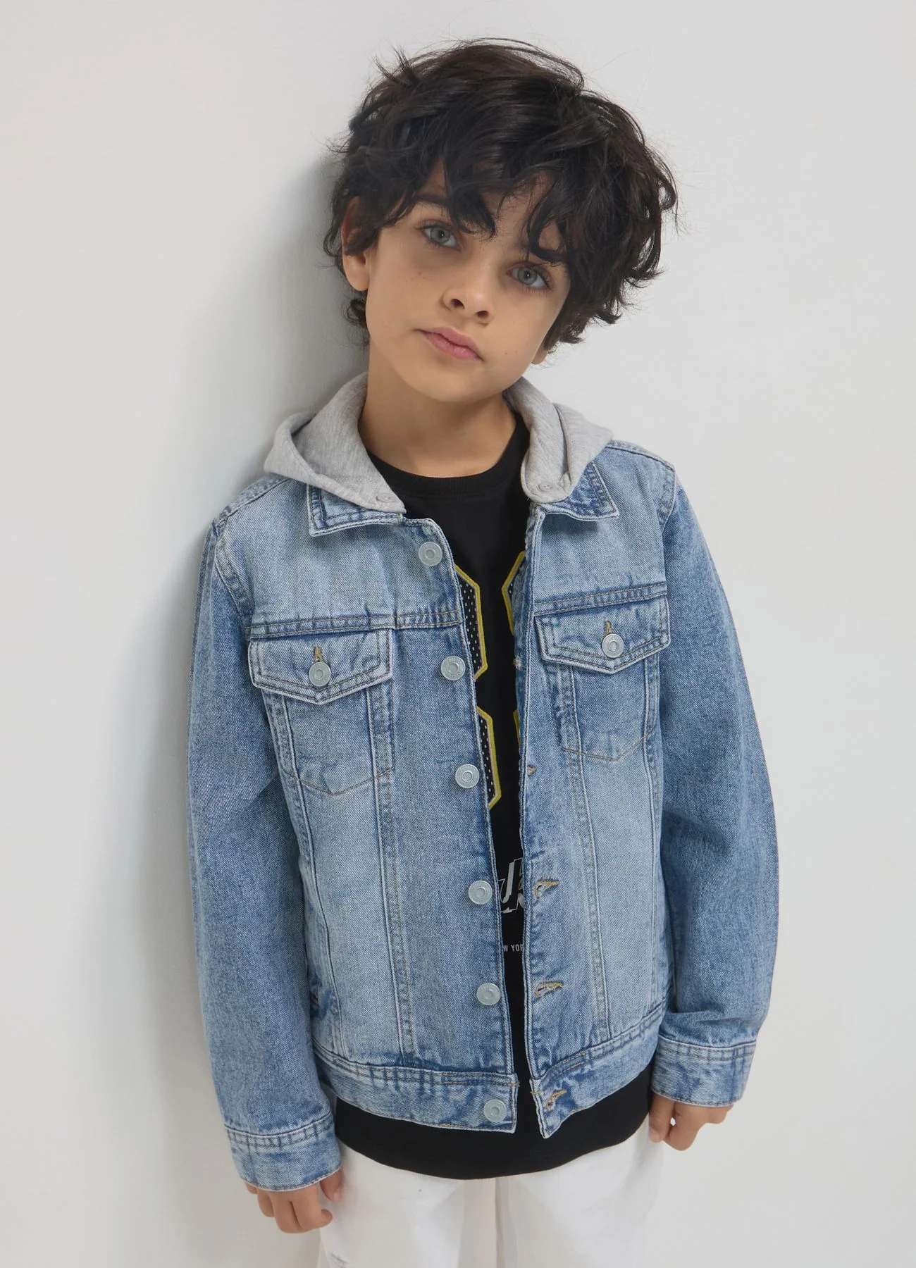 Giacca denim con cappuccio in felpa - Image 3
