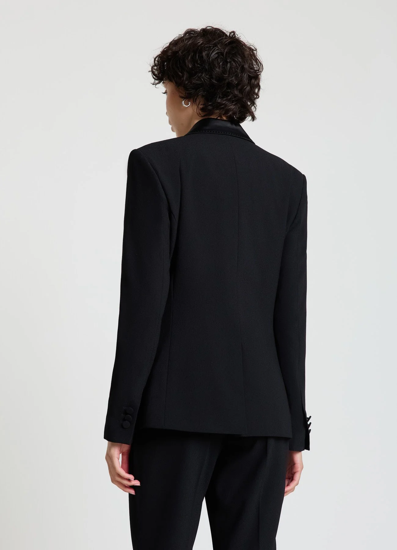 Giacca doppiopetto con revers similsatin