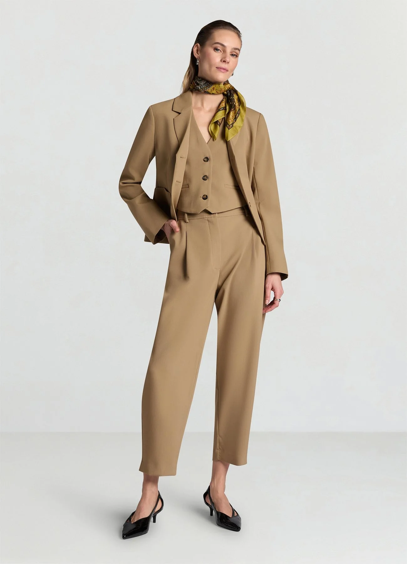 Gilet corto con bottoni