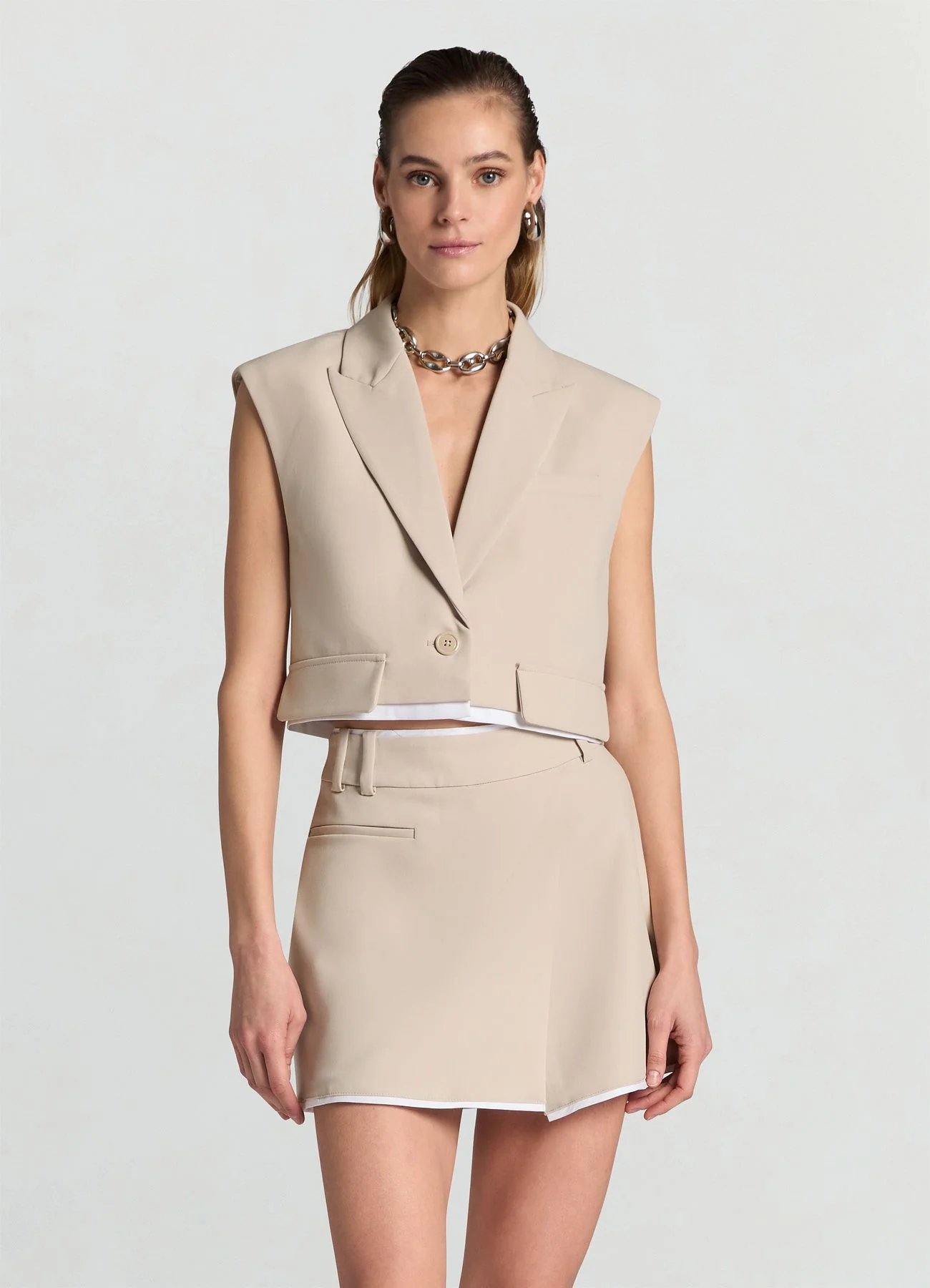 Gilet corto con revers e pattine