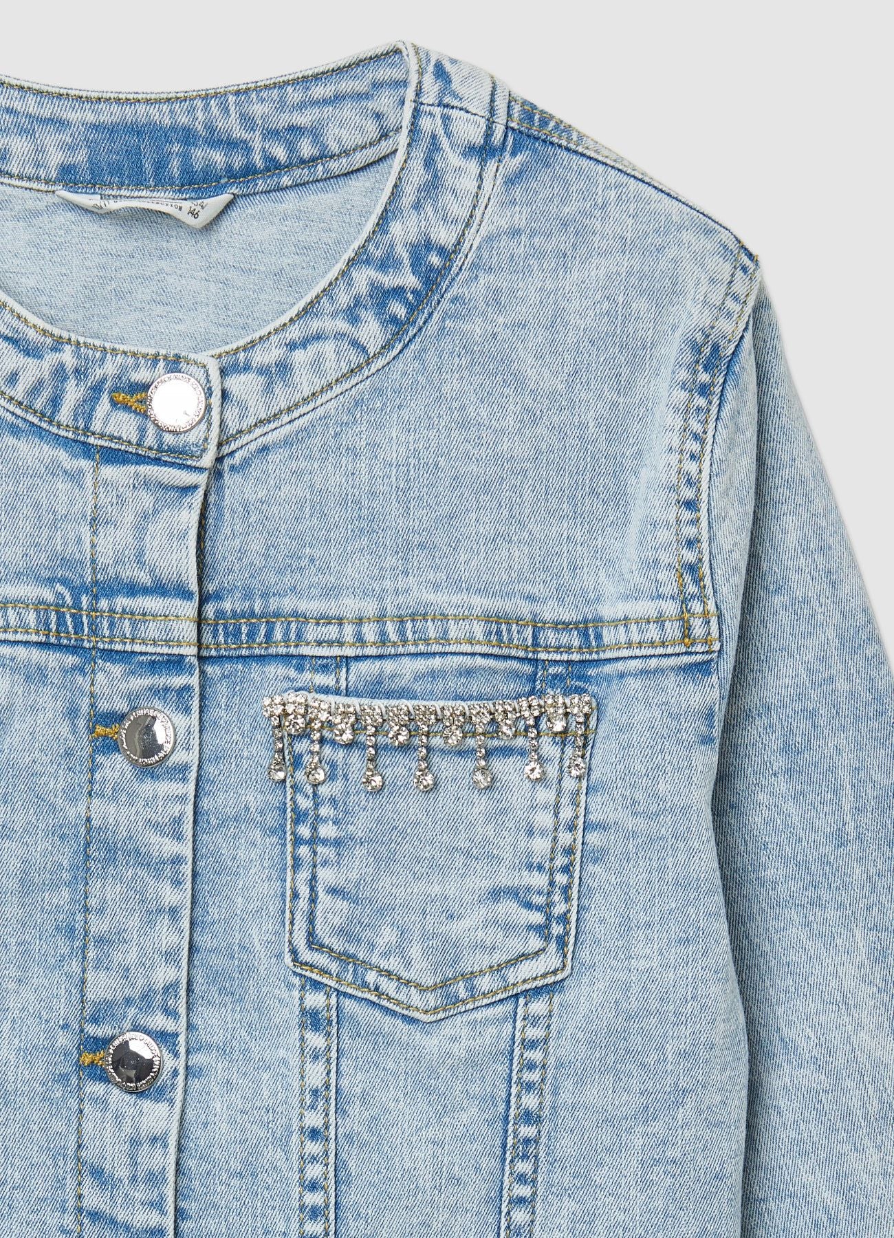 Giubbino in denim con applicazioni