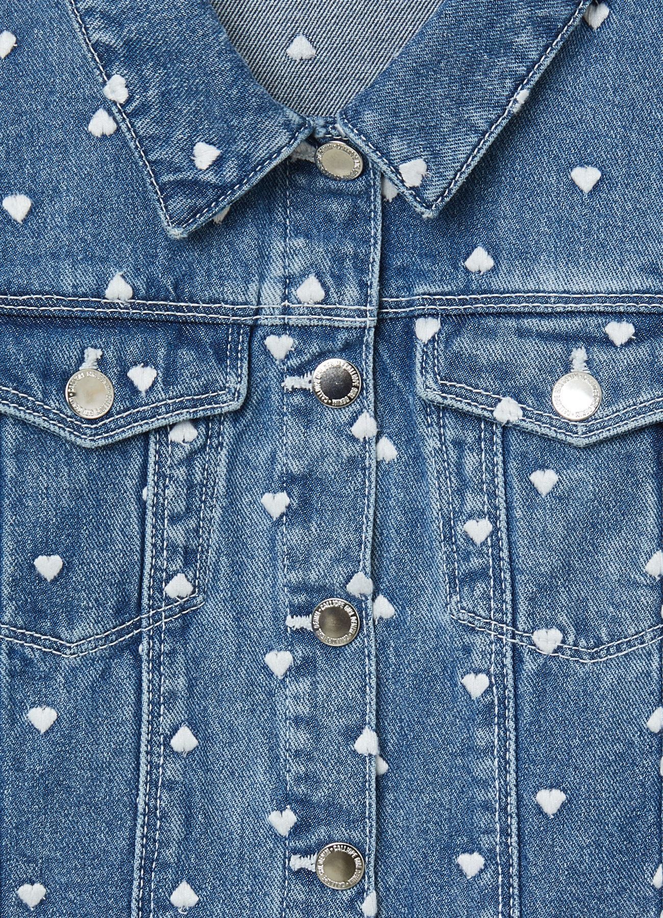 Giubbino in denim con cuori ricamati