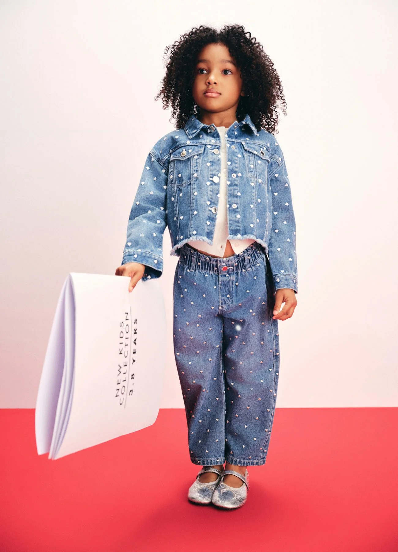 Giubbino in denim con cuori ricamati - Image 4