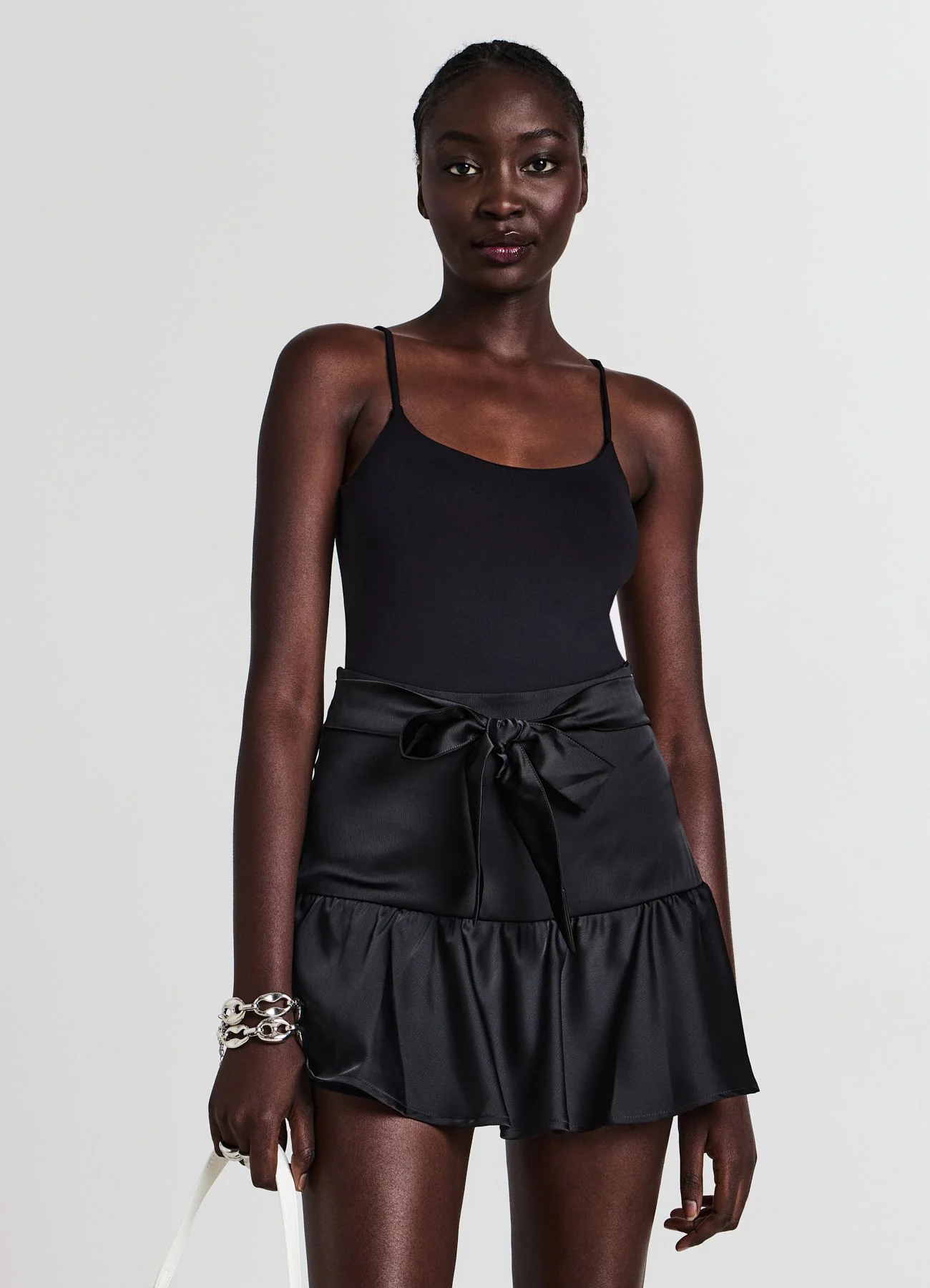 Gonna pantalone simil satin con volant