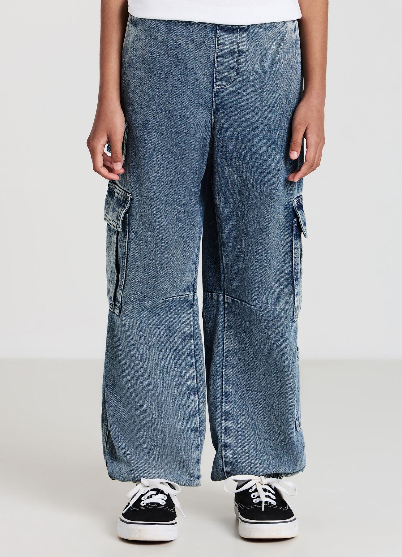 Jeans cargo con tasche