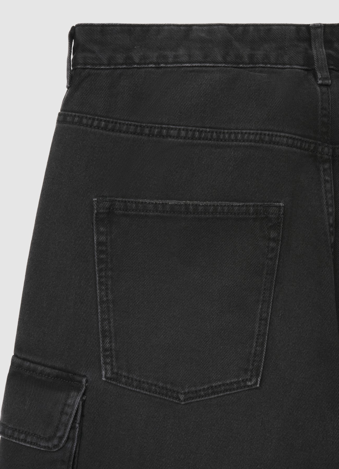 Jeans cargo corti con tasconi tinta unita - Image 5