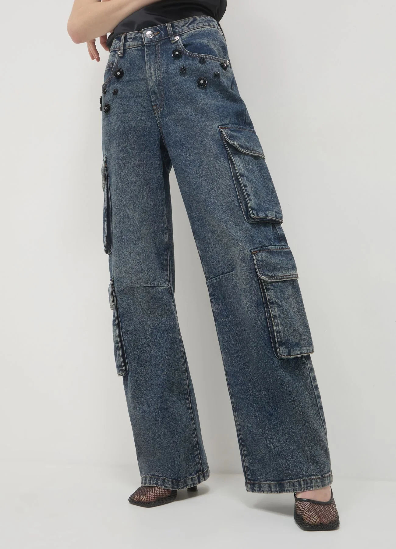 Jeans cargo effetto sabbiato con applicazioni - Image 2