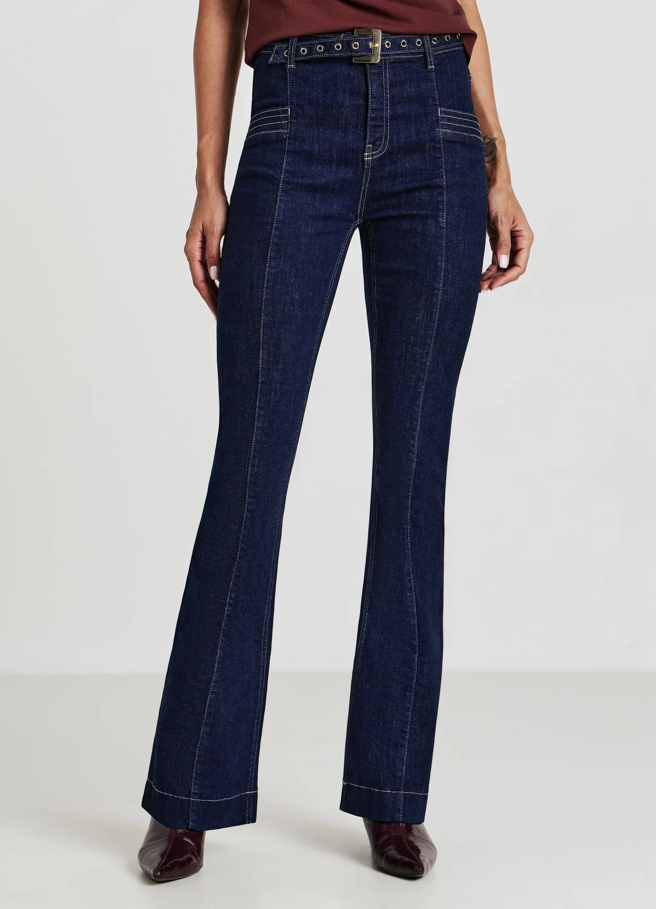 Jeans flare con cinturino - Image 3