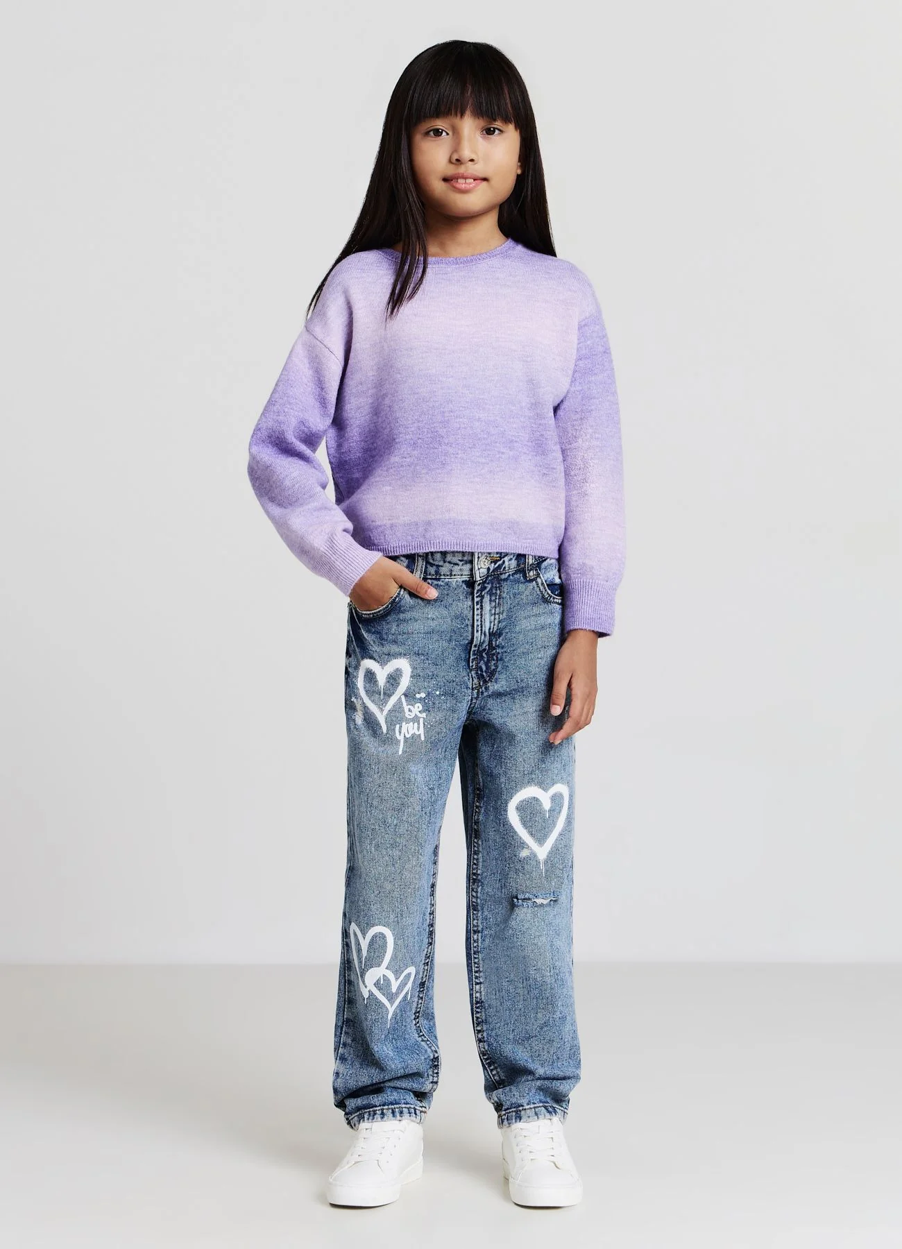 Jeans mom fit con strappi e stampa cuori - Image 2