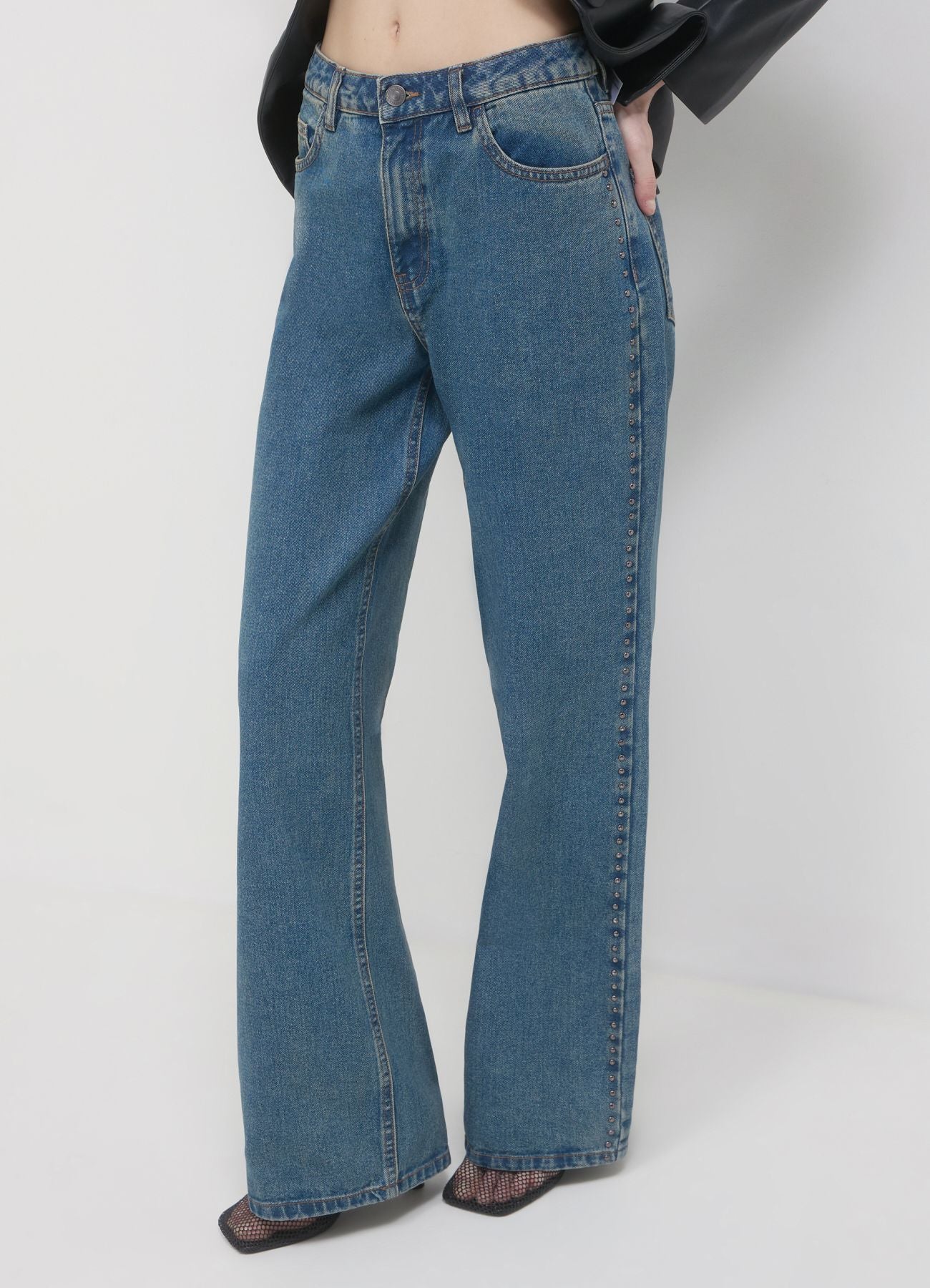 Jeans wide leg con borchie - Image 4