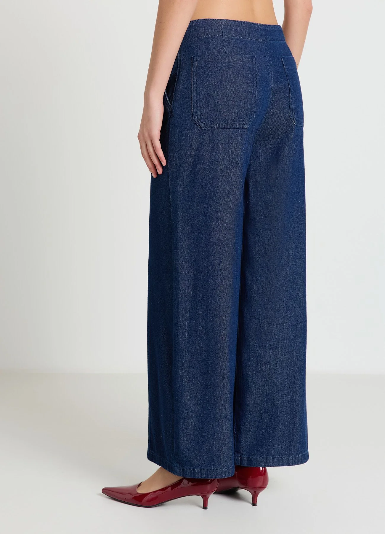 Jeans wide leg con cuciture a vista