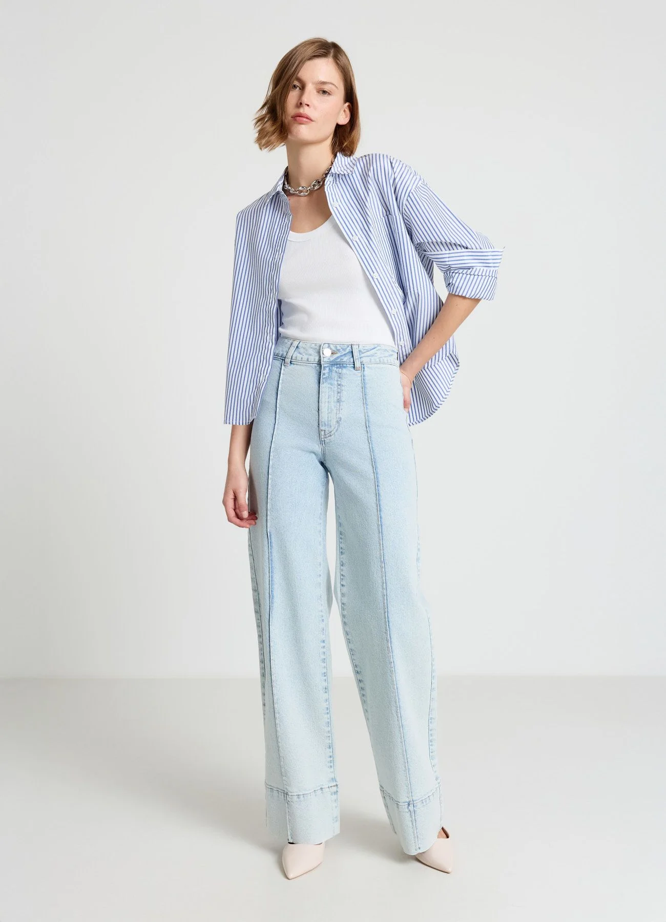 Jeans wide leg con cuciture