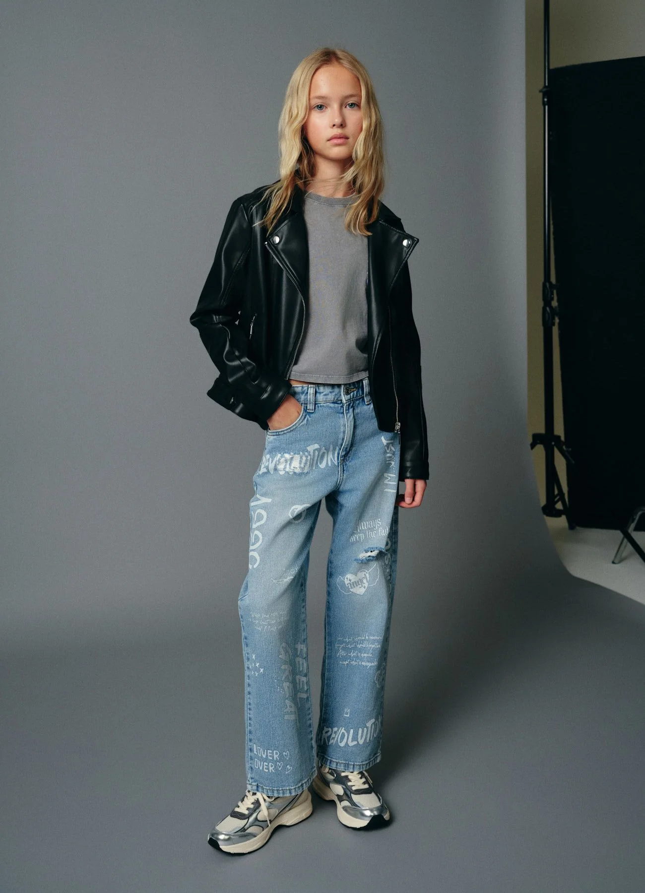 Jeans wide leg con scritte