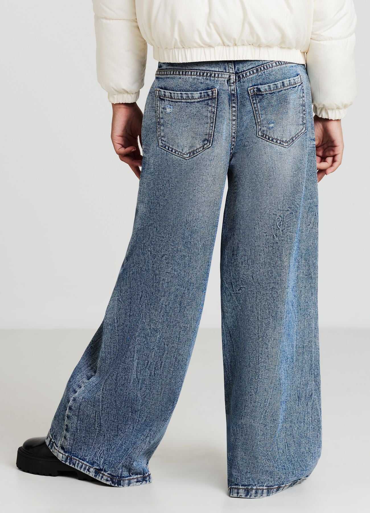 Jeans wide leg con strappi