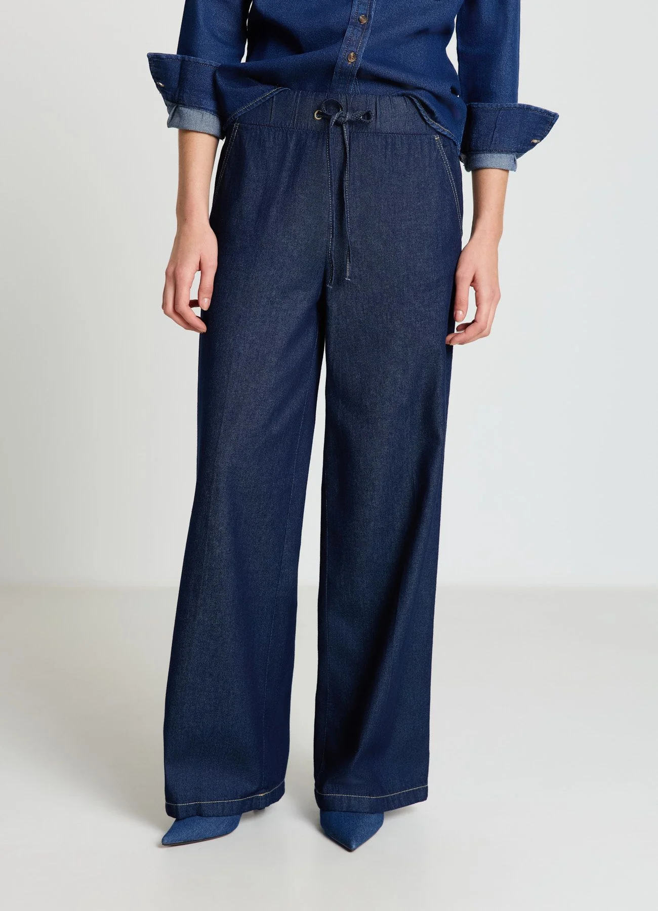 Jogger tessuto chambray con coulisse - Image 3