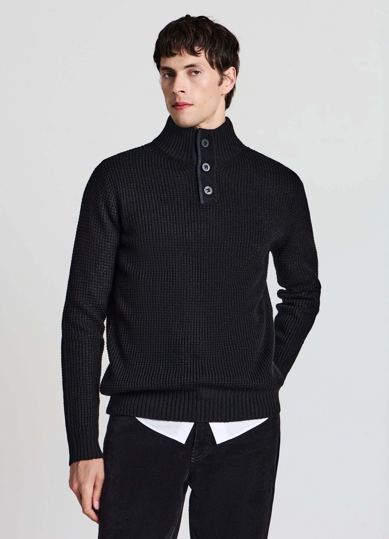 Maglia con collo alto e bottoni - Image 2