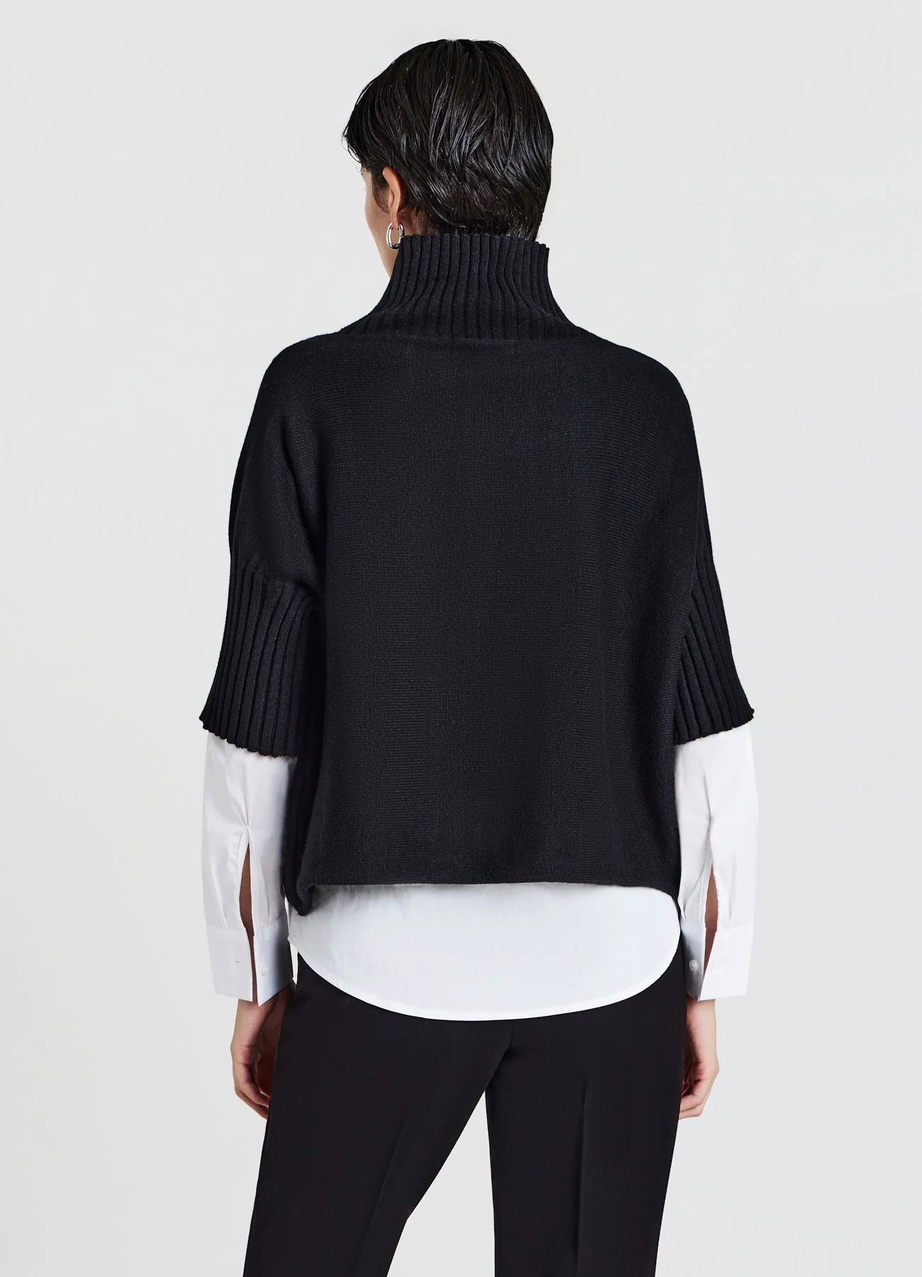 Maglia con collo cratere e maniche 3/4