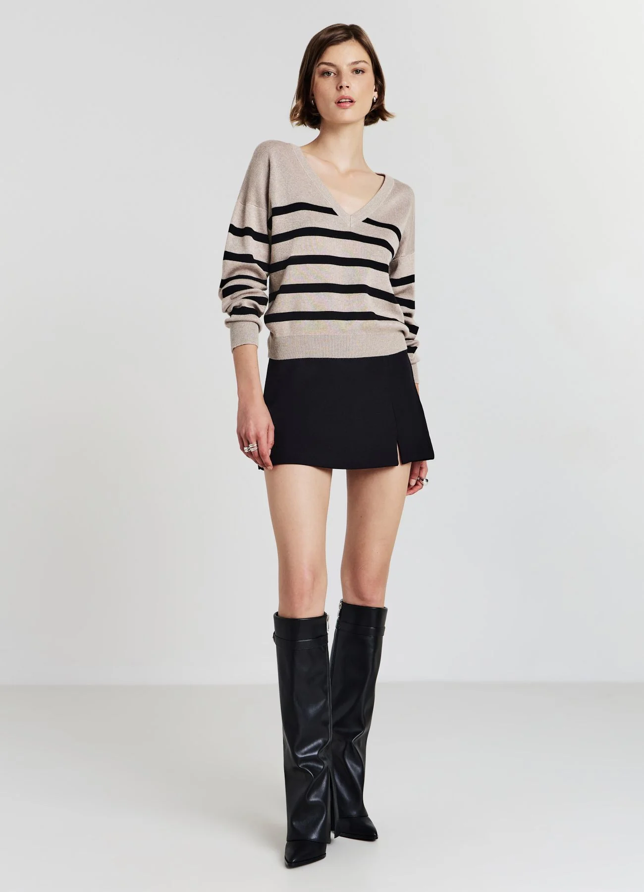 Maglia con scollo a V a righe