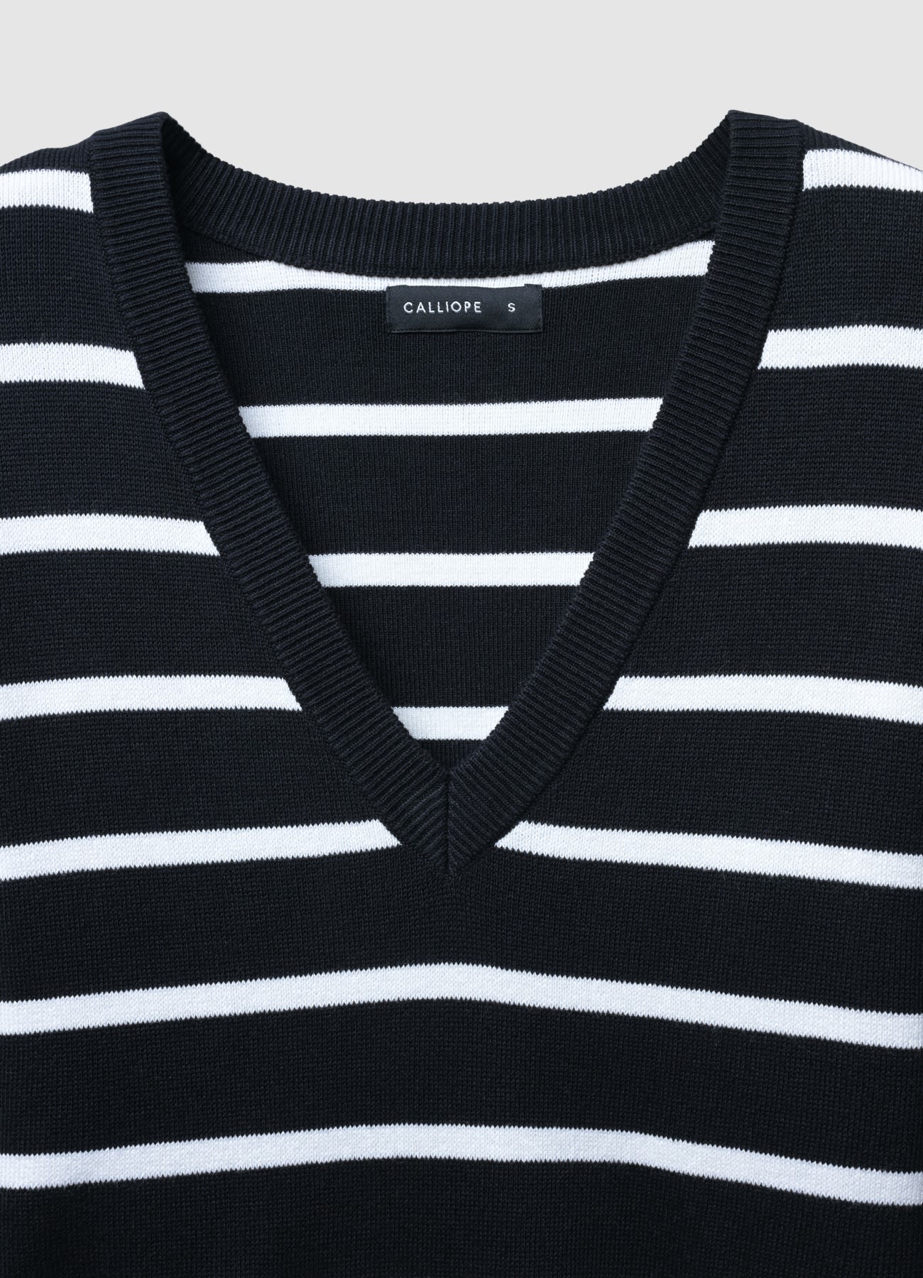 Maglia con scollo a V a righe - Image 5