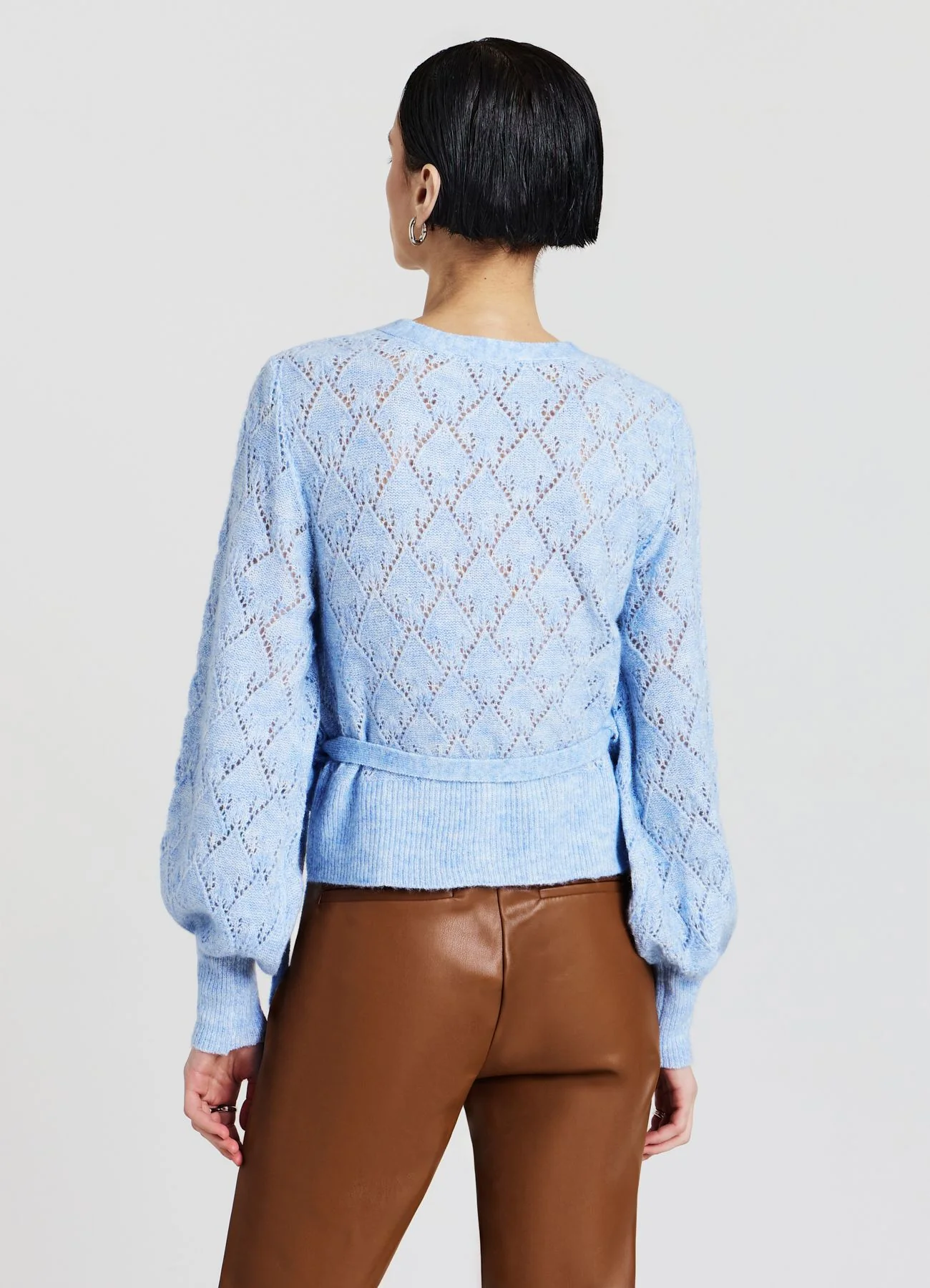 Maglia con scollo a V e nodo - Image 2