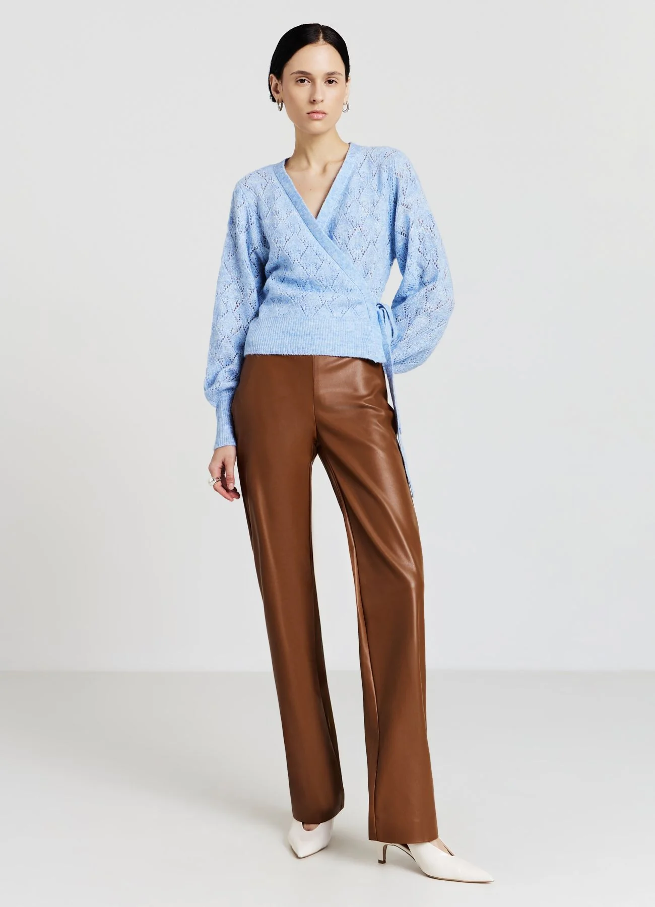 Maglia con scollo a V e nodo - Image 3