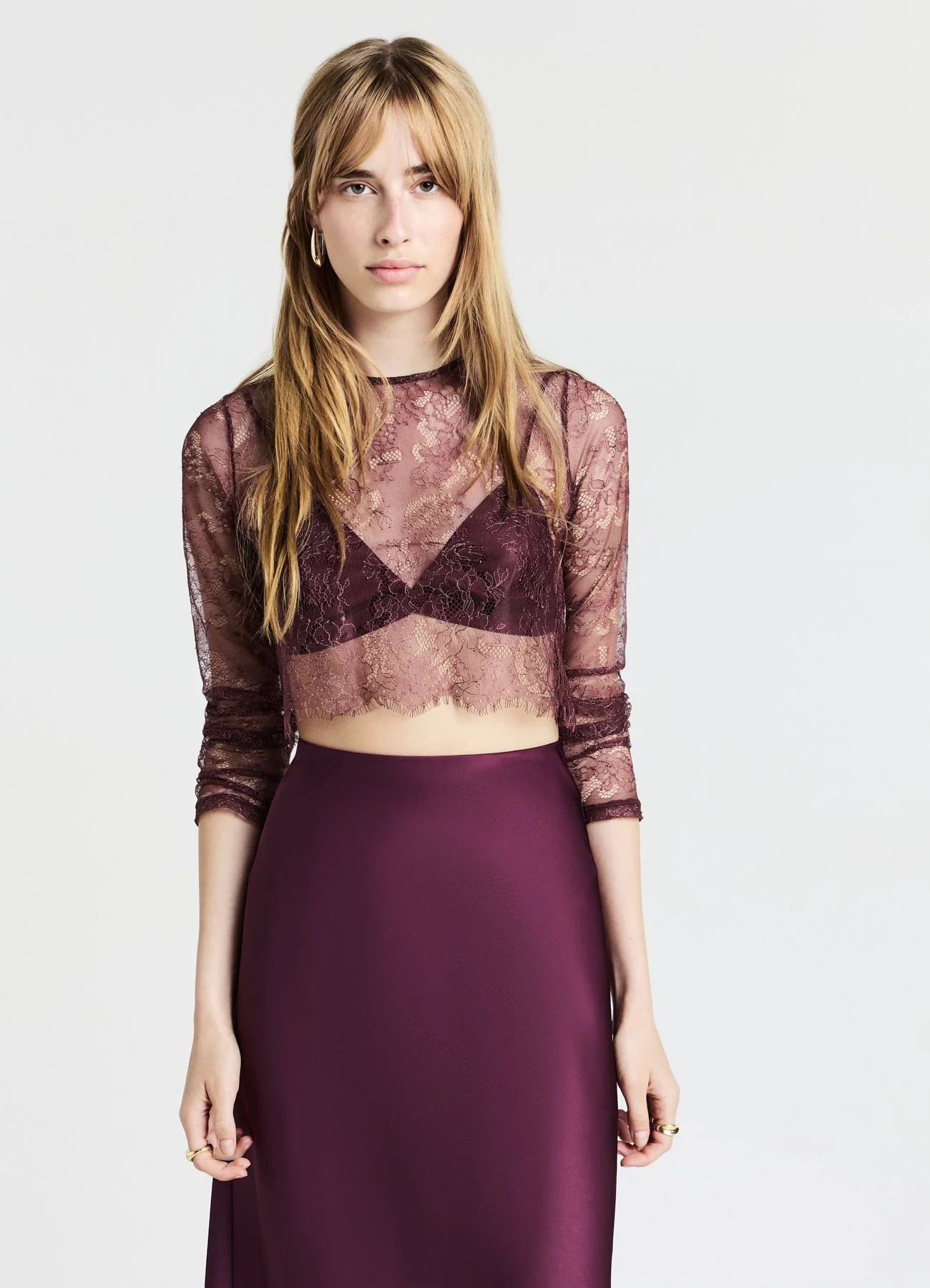 Maglia crop in pizzo con bralette