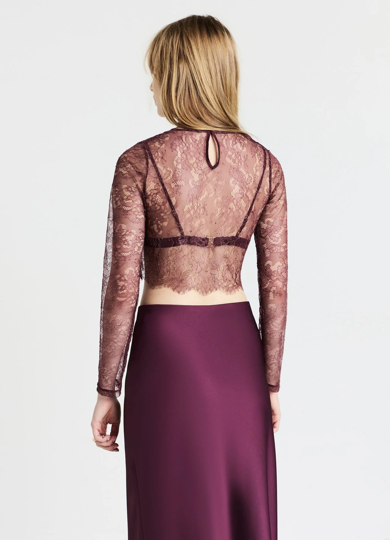 Maglia crop in pizzo con bralette - Image 2