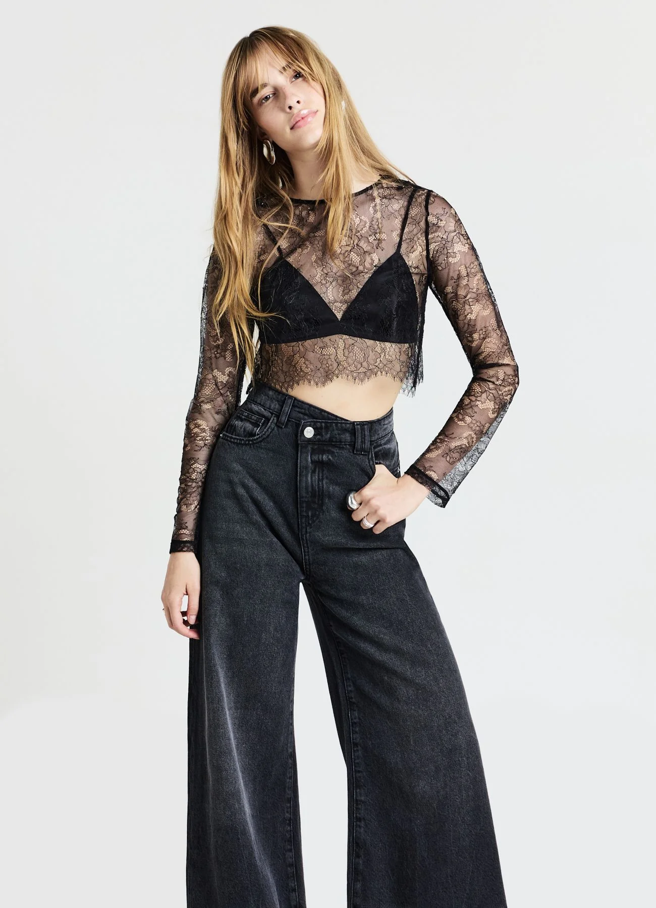 Maglia crop in pizzo con bralette - Image 3