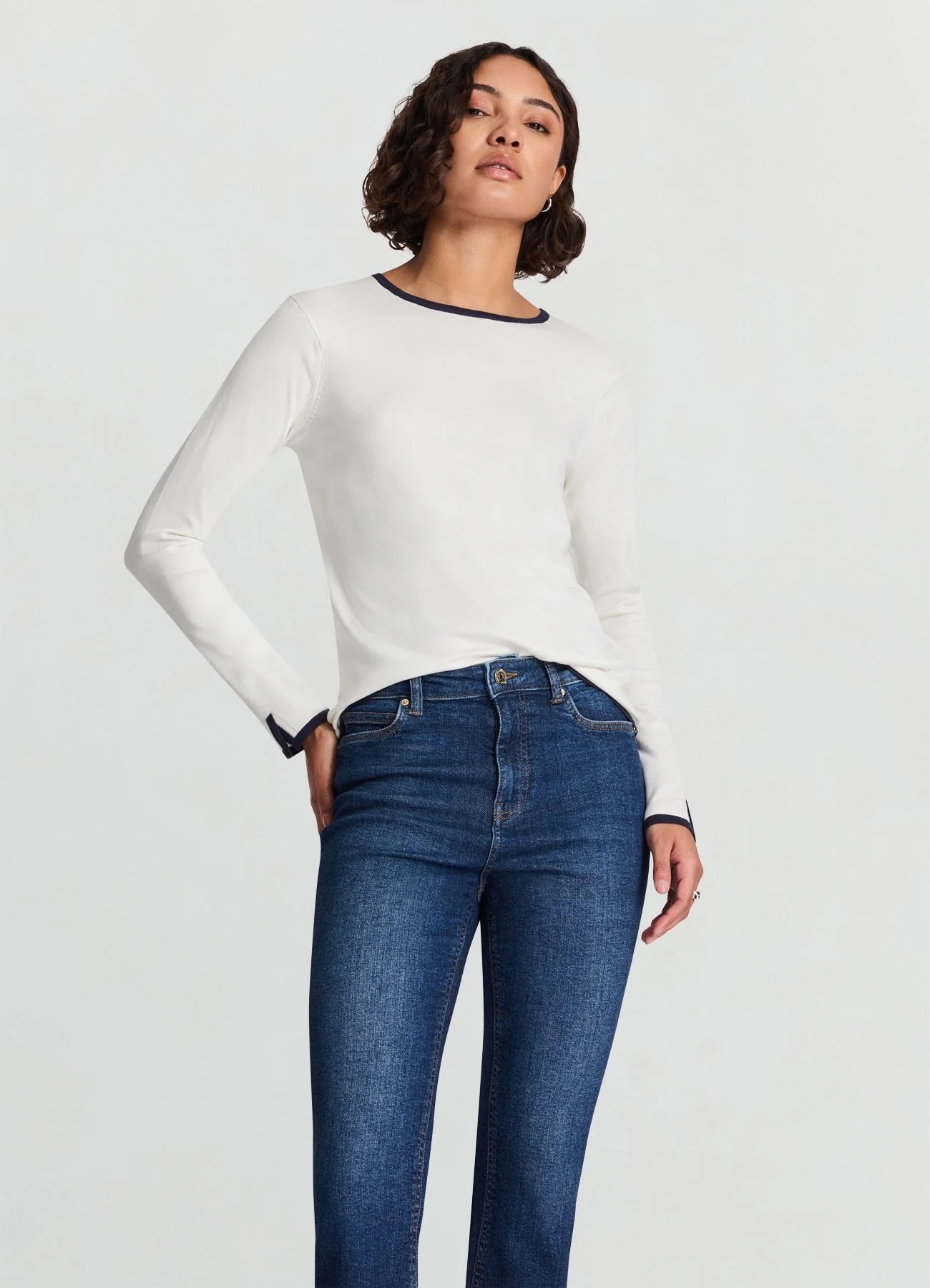 Maglia girocollo con profili a contrasto - Image 3