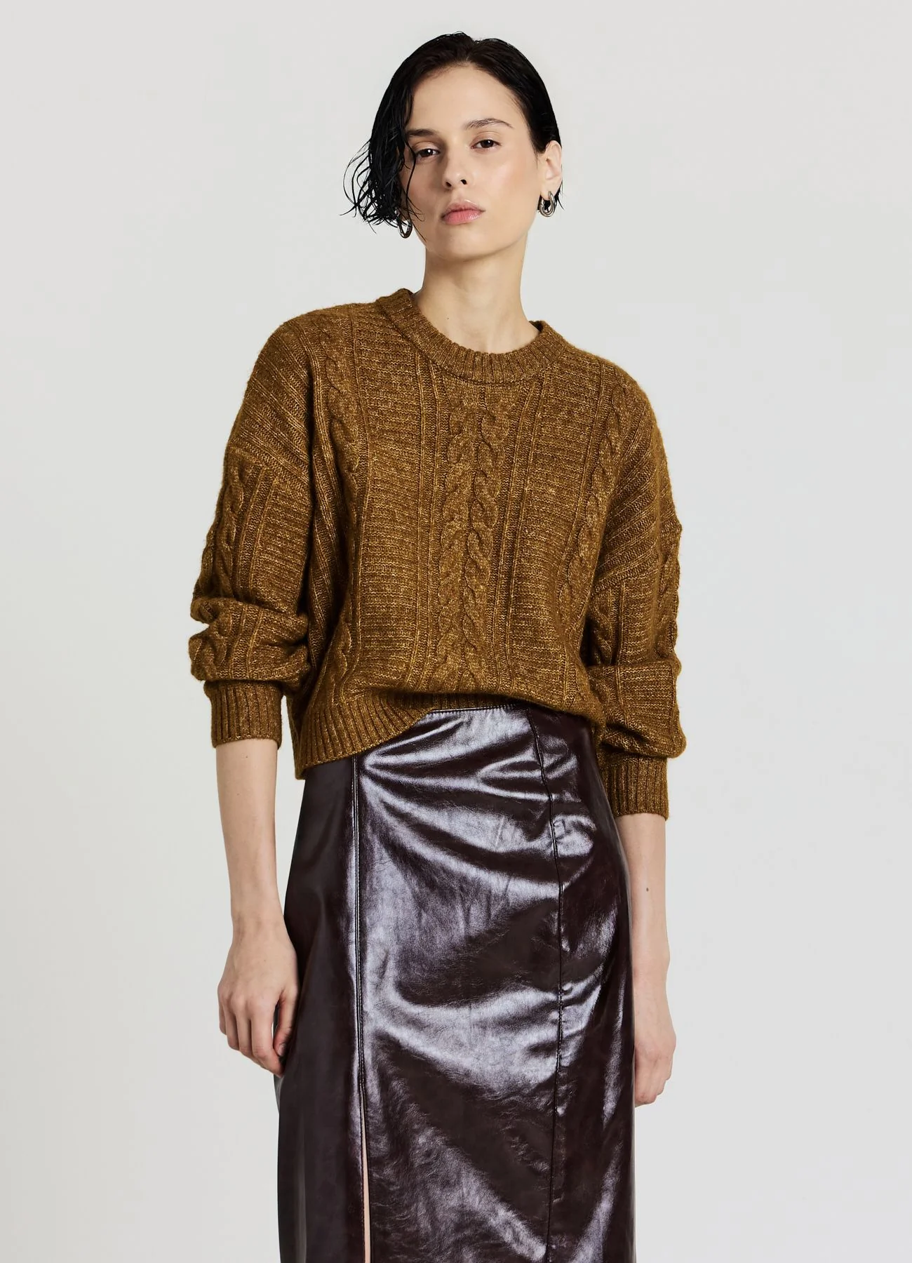Maglia girocollo con trecce
