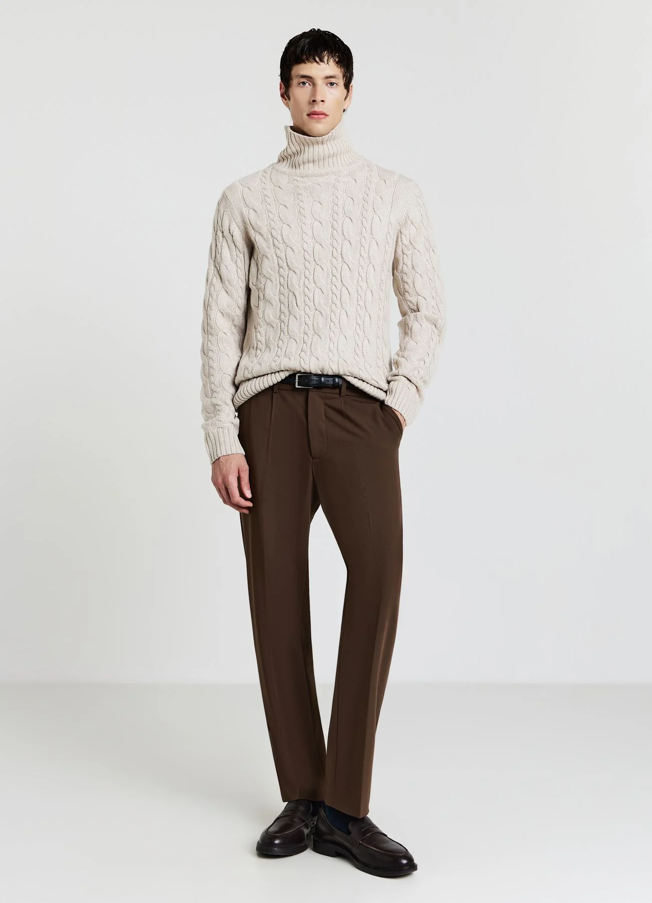 Maglione dolcevita con trecce