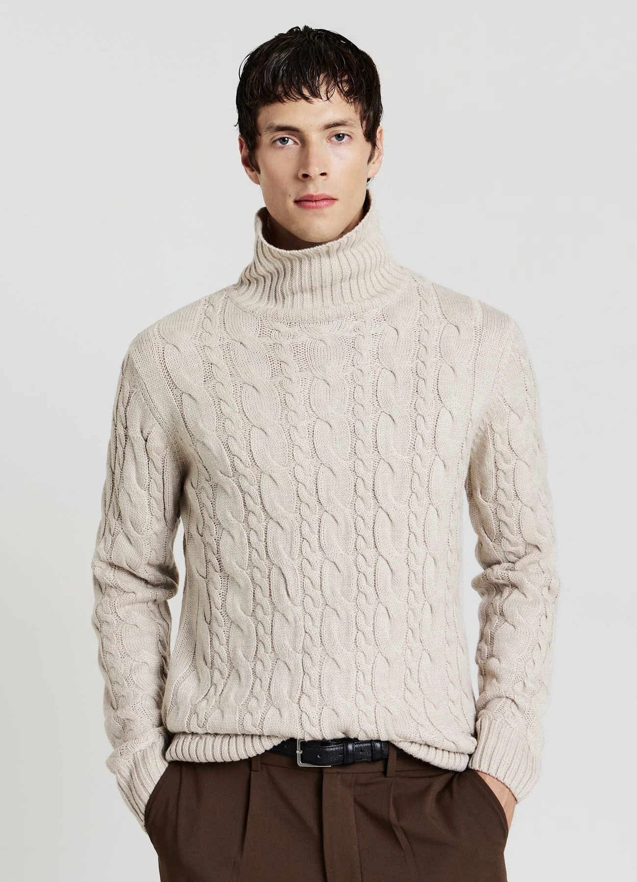 Maglione dolcevita con trecce - Image 2