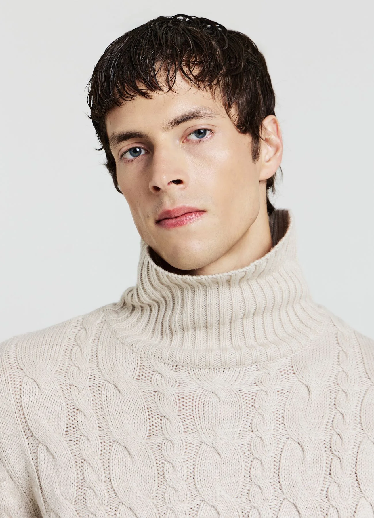 Maglione dolcevita con trecce - Image 4