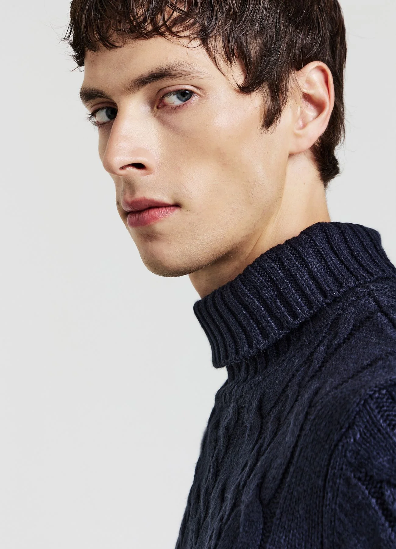 Maglione dolcevita con trecce - Image 3
