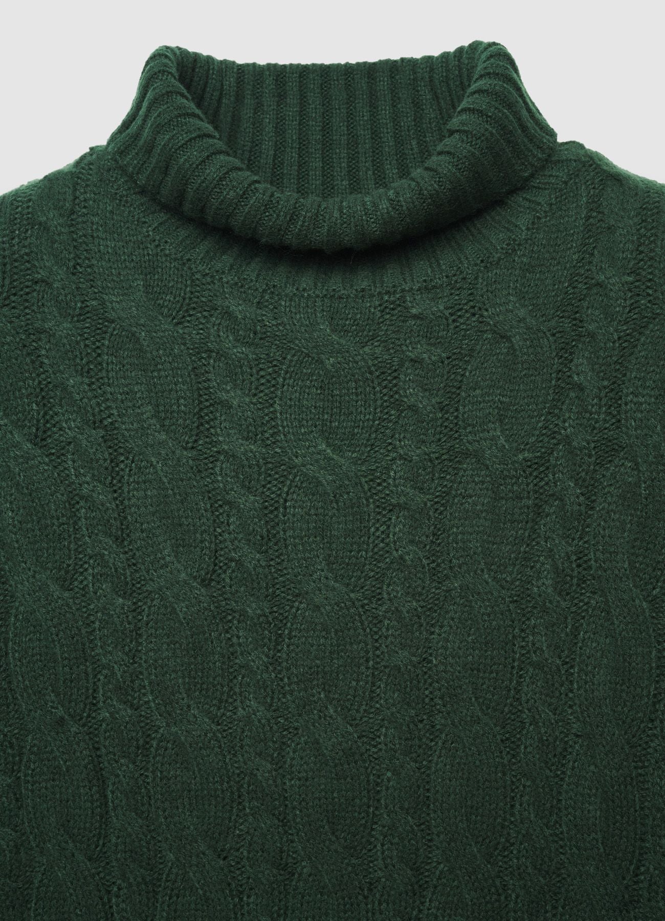 Maglione dolcevita con trecce - Image 7