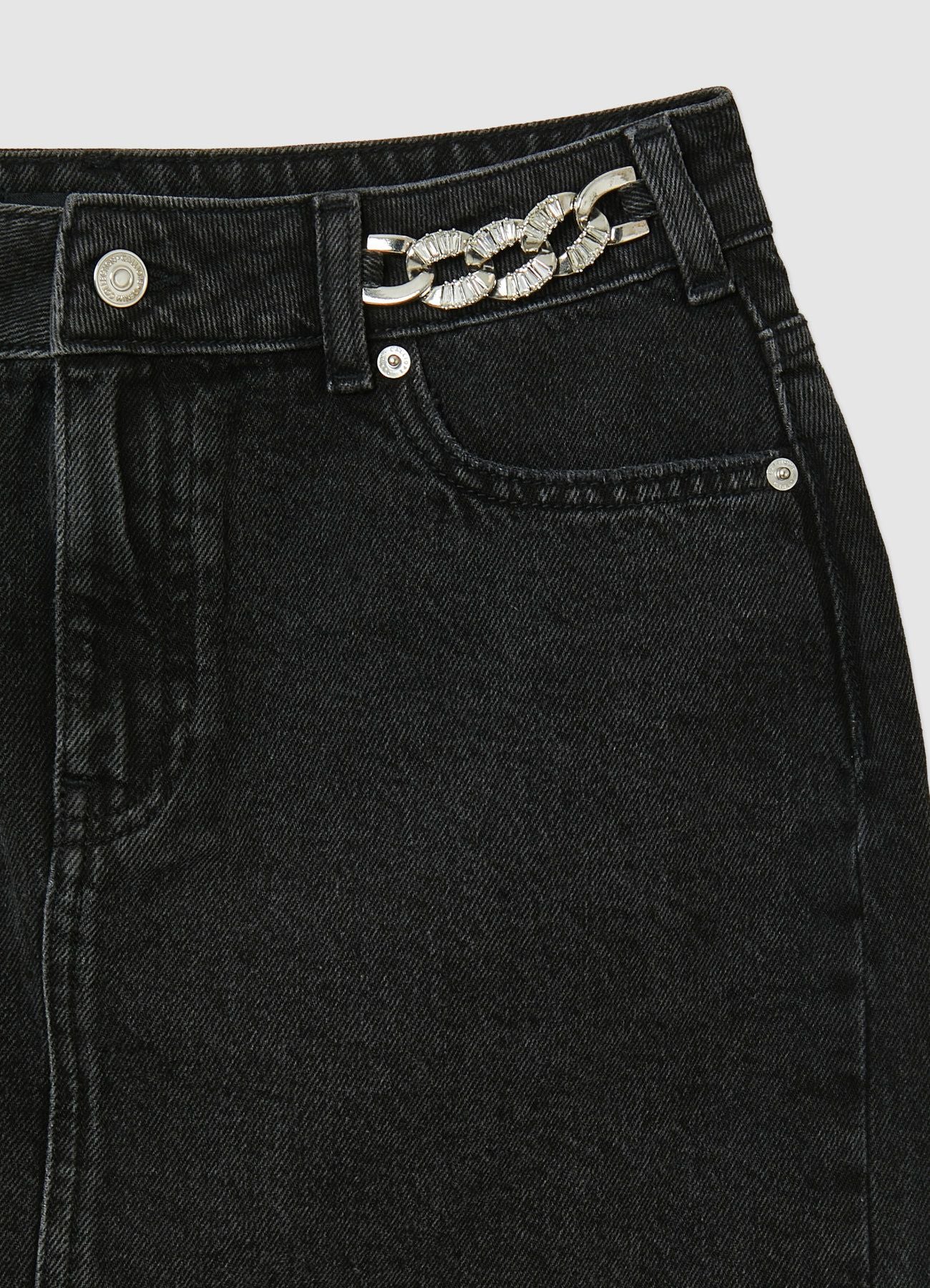 Minigonna denim con catena strass - Image 6