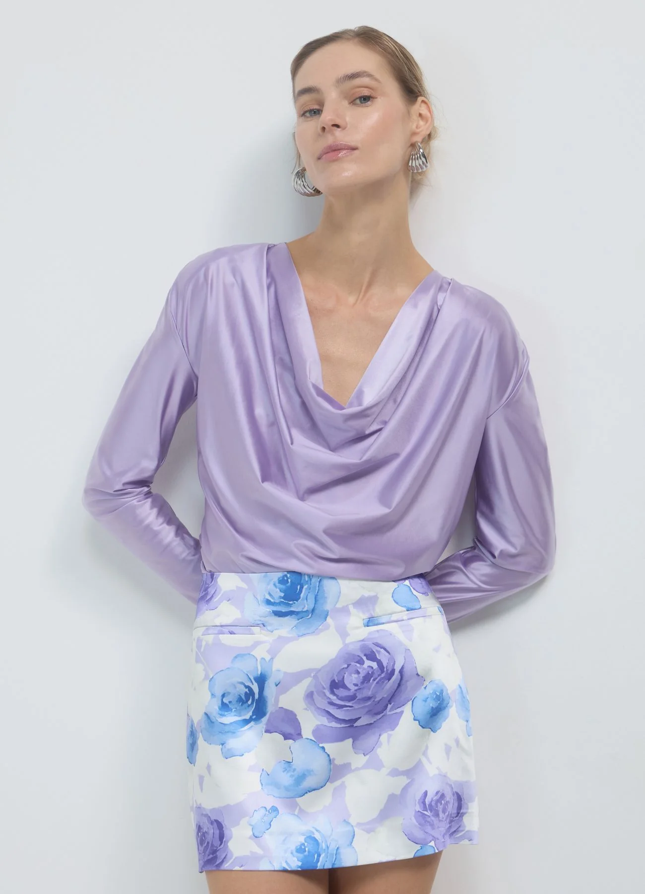 Minigonna fiori simil raso - Image 2