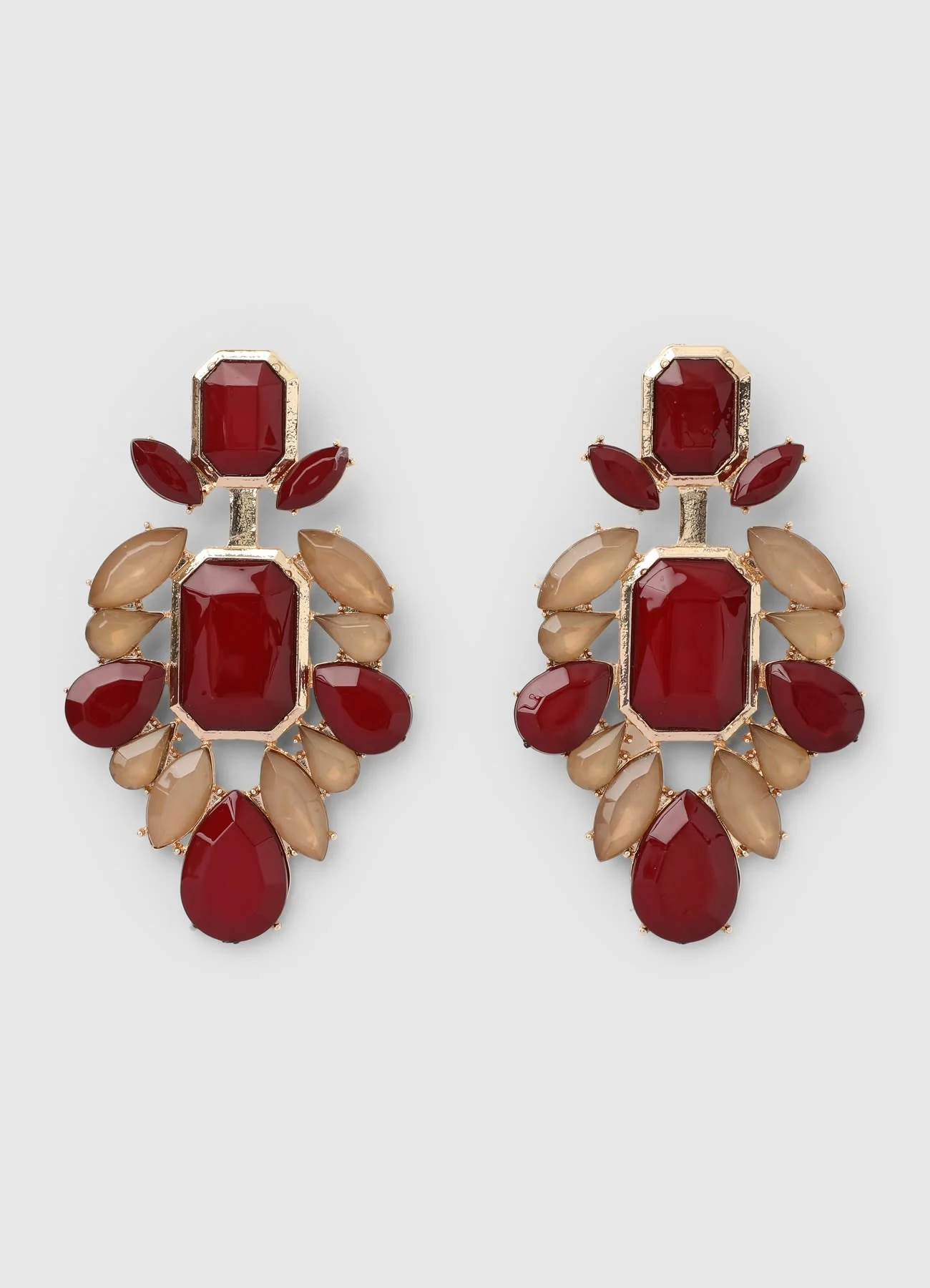 Orecchini con pietre decorative