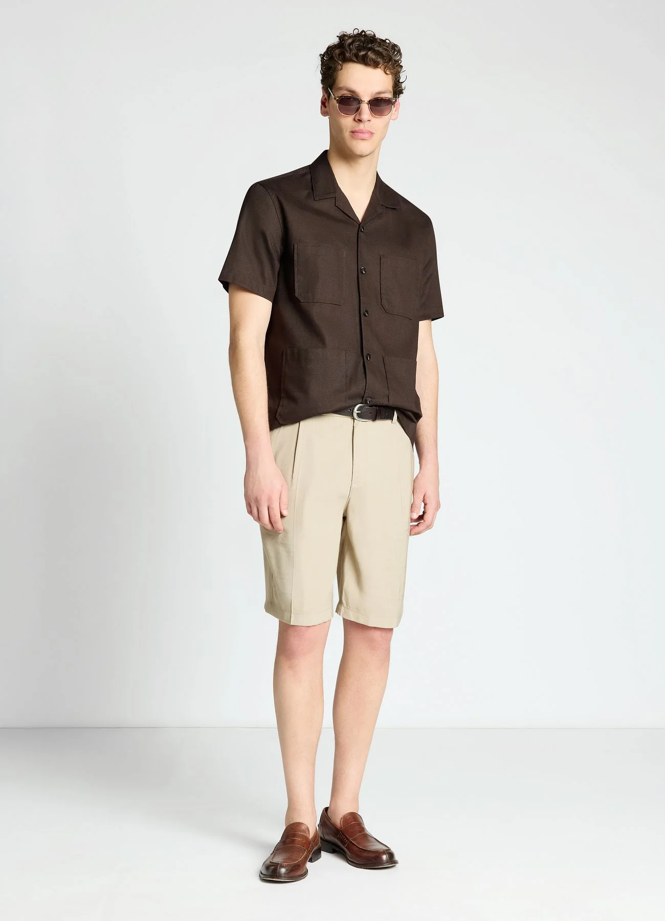Pantaloncini bermuda con pieghe