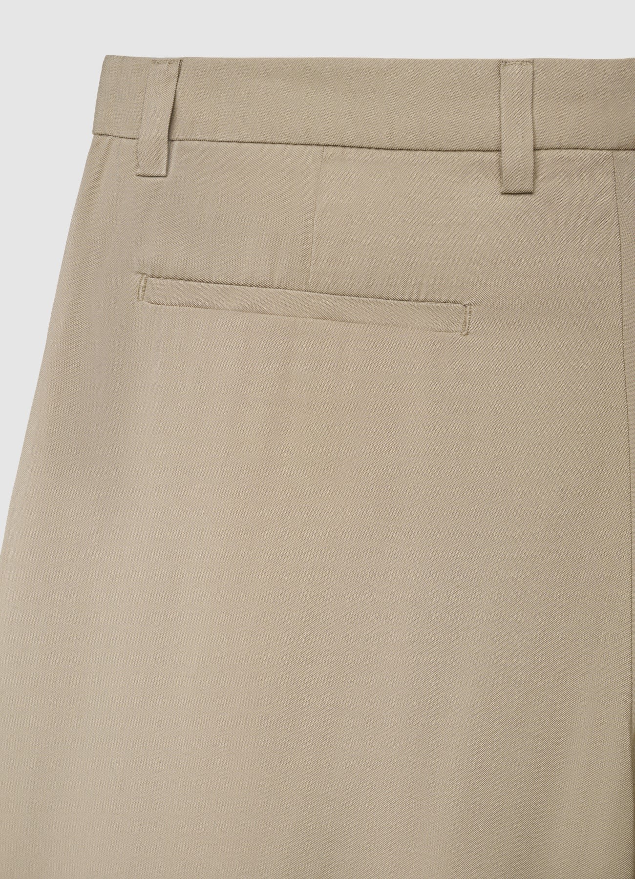 Pantaloncini bermuda con pieghe - Image 6